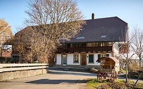 Uelis-Stöckli-Gästezimmer auf belebtem Bauernhof mit Hotpot und Alpakatrekking
