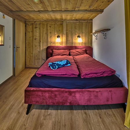 Uelis-Stöckli-Gästezimmer auf belebtem Bauernhof mit Hotpot und Alpakatrekking Meikirch Exterior foto