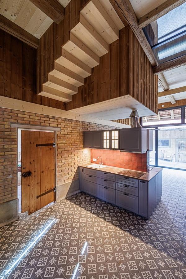Uelis-Stöckli-Gästezimmer auf belebtem Bauernhof mit Hotpot und Alpakatrekking Meikirch Exterior foto