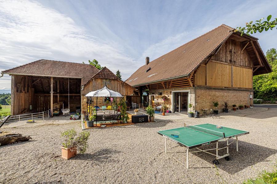 Uelis-Stöckli-Gästezimmer auf belebtem Bauernhof mit Hotpot und Alpakatrekking Meikirch Exterior foto