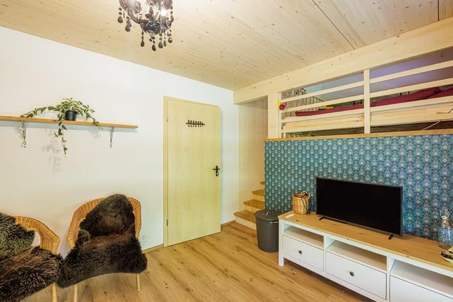 Uelis-Stöckli-Gästezimmer auf belebtem Bauernhof mit Hotpot und Alpakatrekking Meikirch Exterior foto